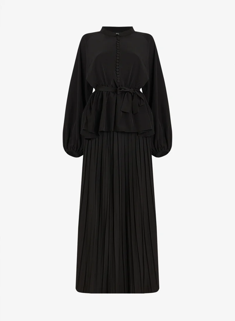 خزانة تونيك مقاس كبير مع تنورة مطوية